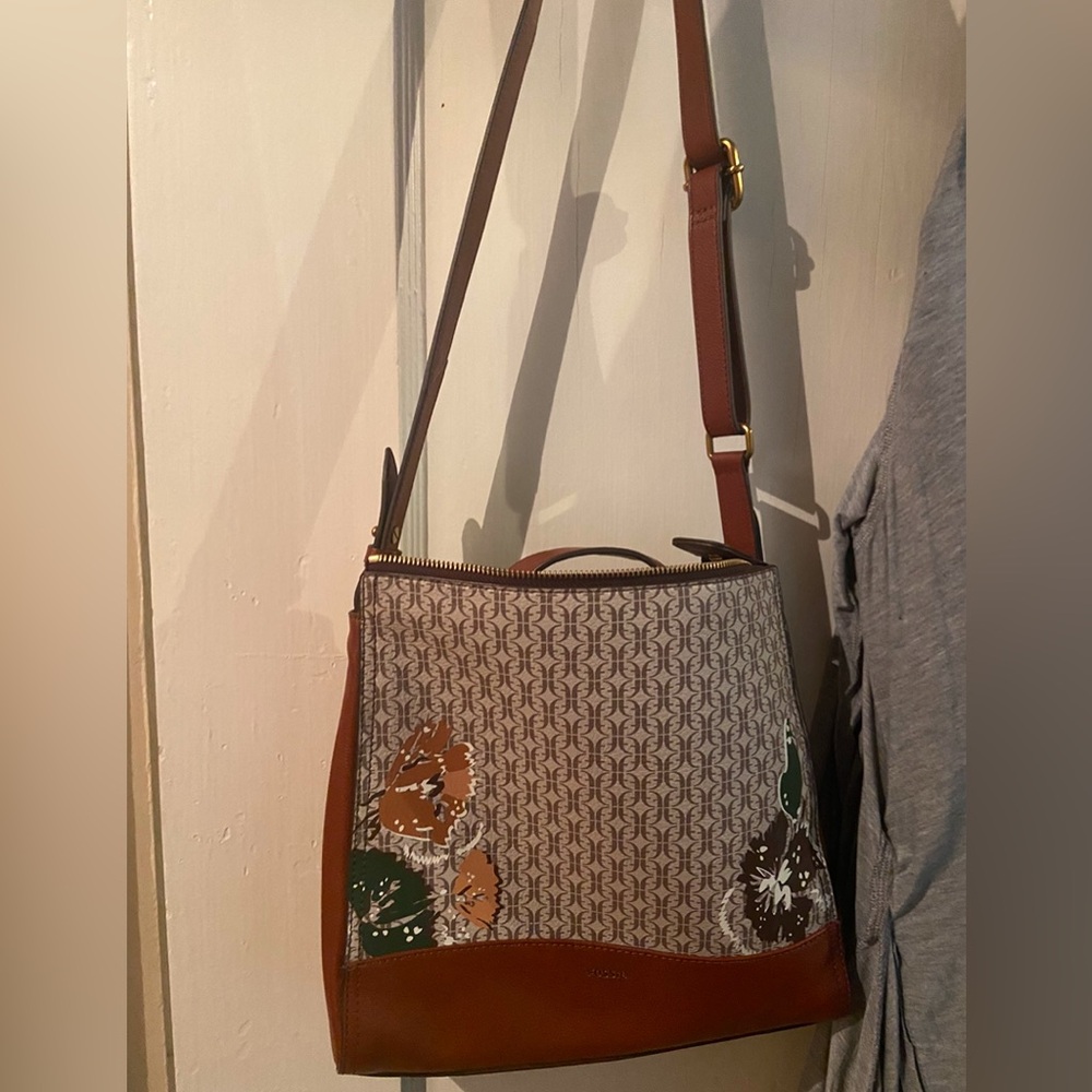 Fossil crossbody/mini back pack.